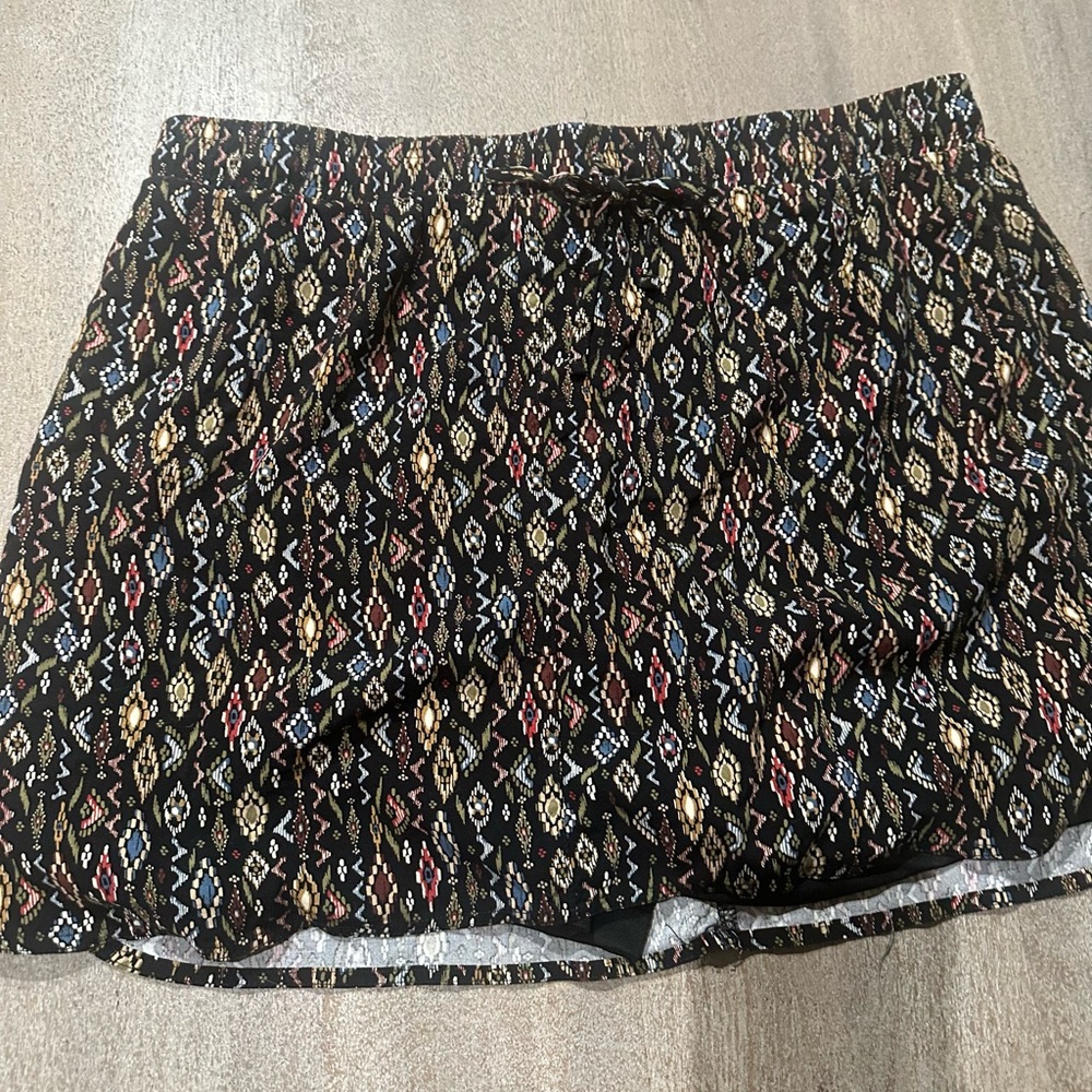 Geometric Patterned Mini Skort - Picture 4 of 9